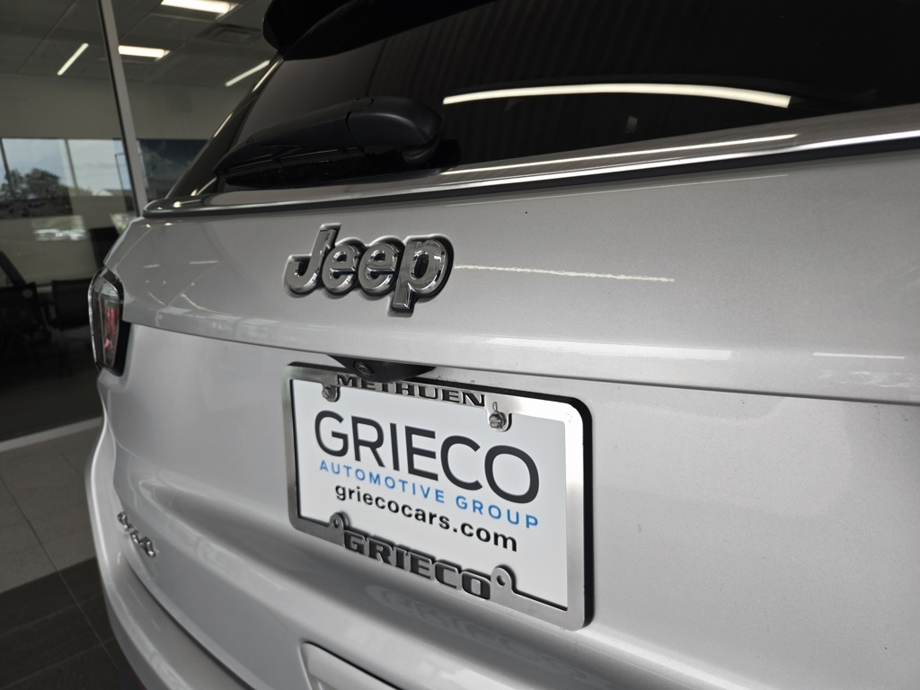 2024 Jeep Compass Limited photo 13