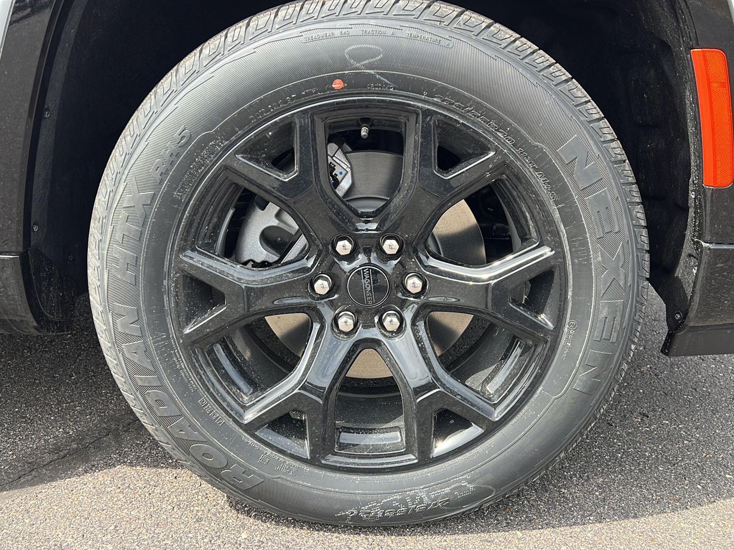 2025 Jeep Wagoneer Series II Carbide photo 7
