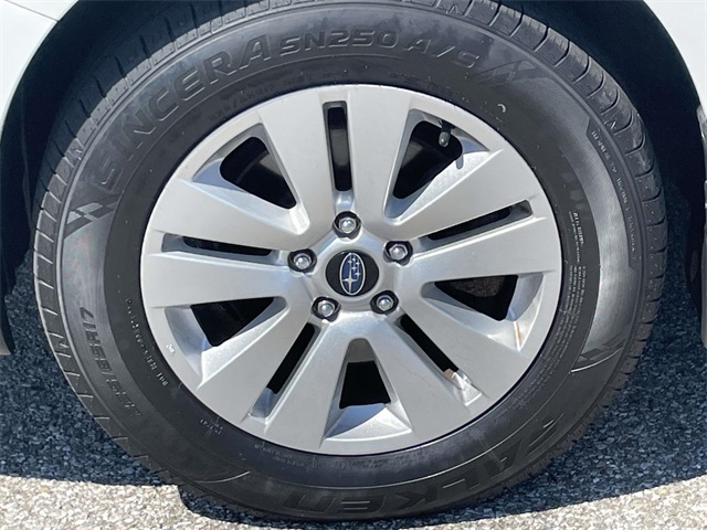 2015 Subaru Outback Premium photo 9