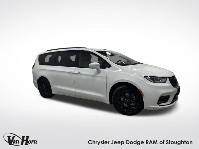 Used 2021 Bright White Clearcoat Chrysler Limited image 1