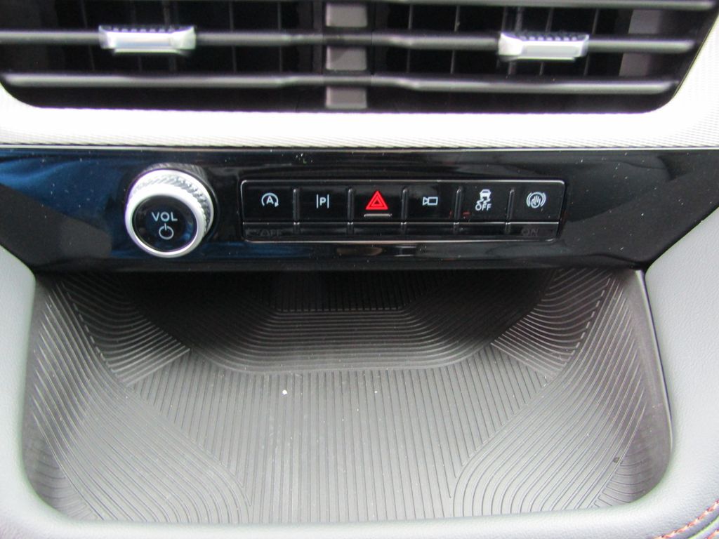 2025 Ford Explorer photo 21