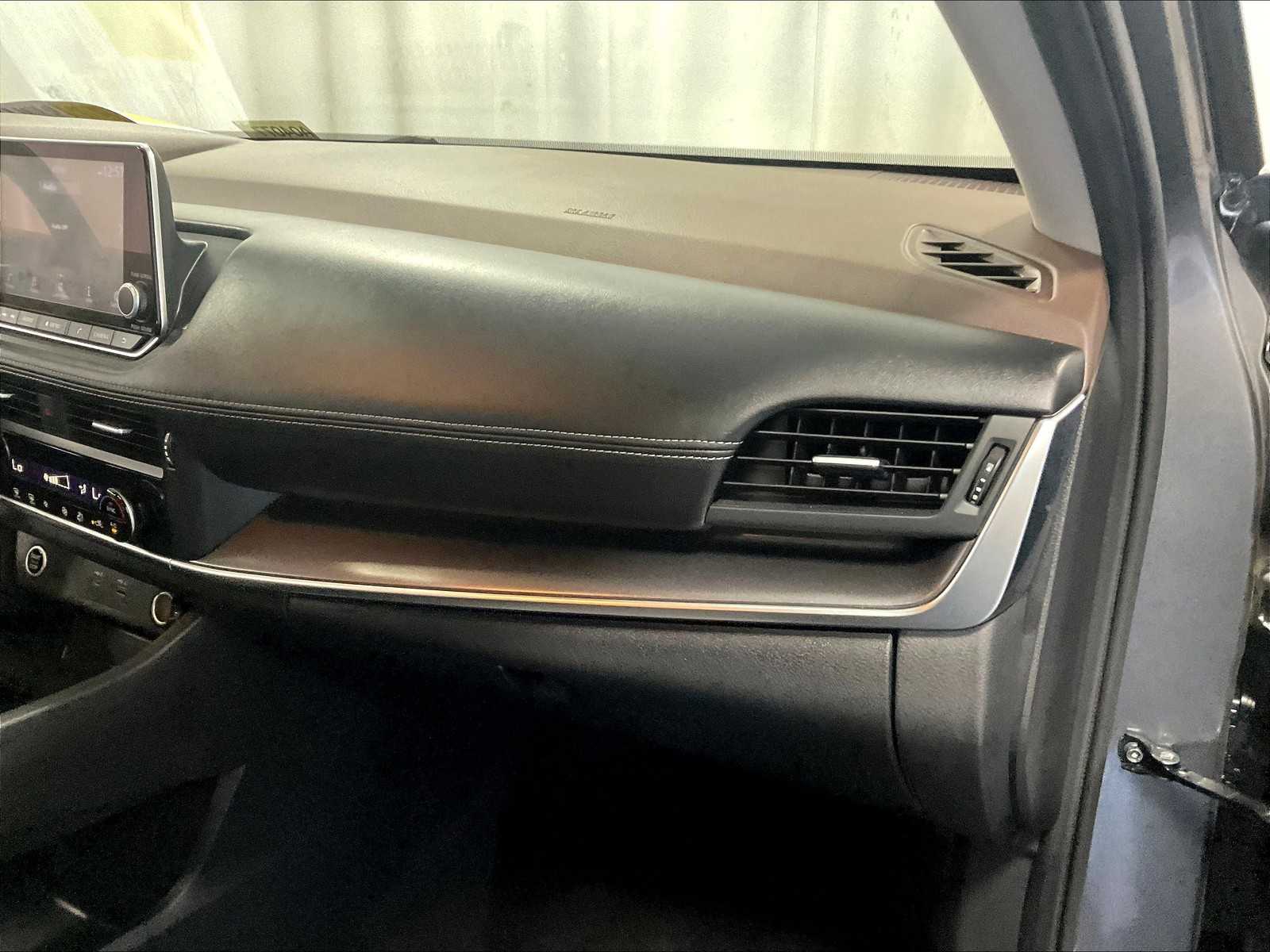 2023 Nissan Rogue SV photo 13