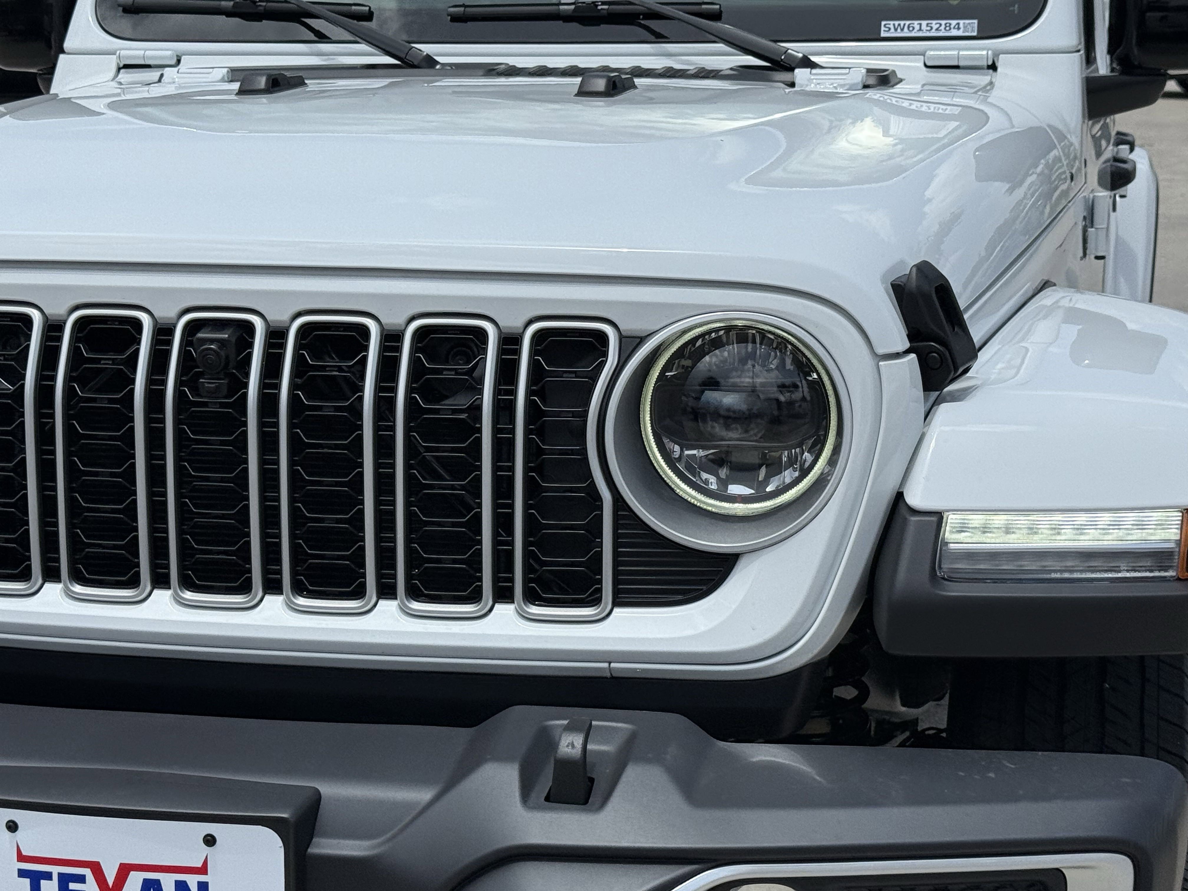2025 Jeep Wrangler Sahara photo 3