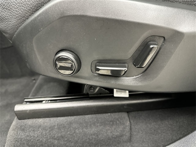 2025 Volvo XC90 B5 AWD Plus photo 4