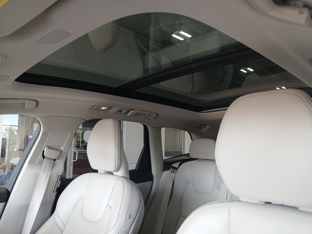 2023 Volvo XC60 Ultimate photo 12