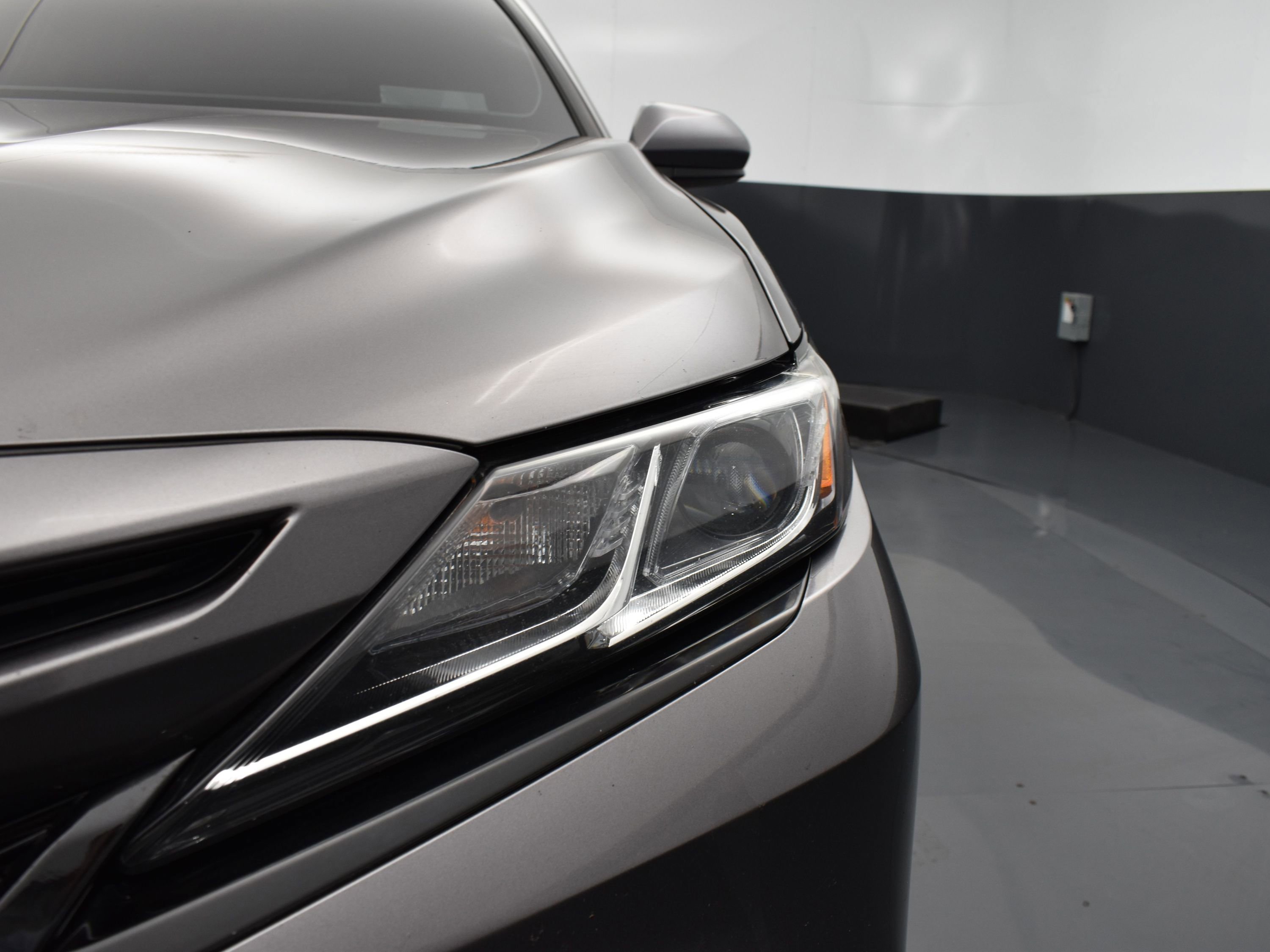 2020 Toyota Camry SE photo 6