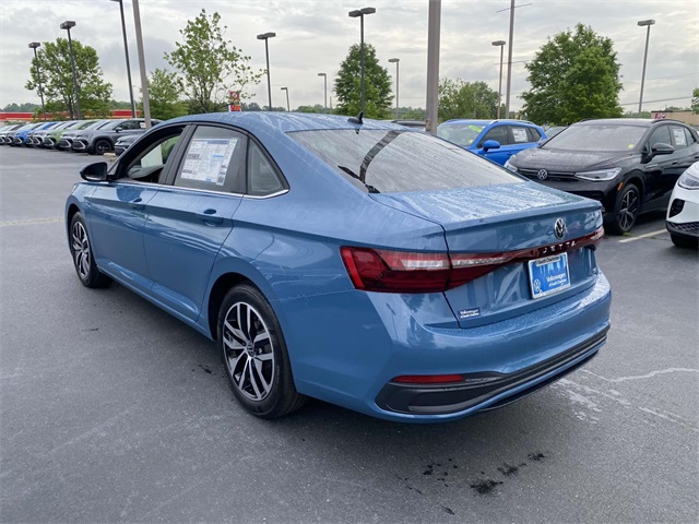 2025 Volkswagen Jetta 1.5T SE photo 4