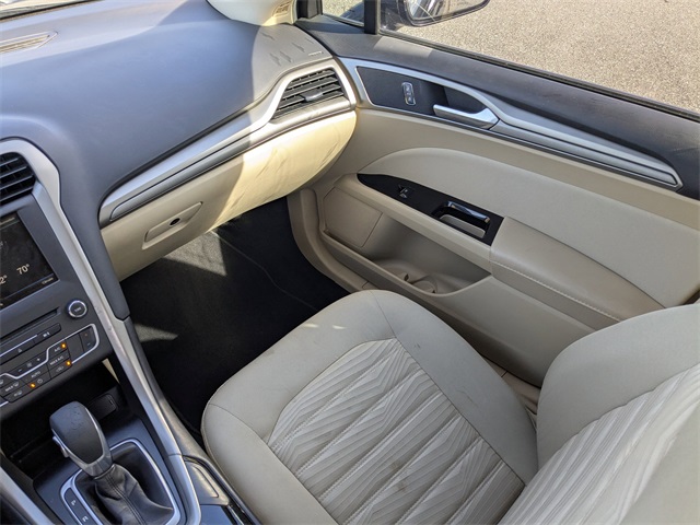 2016 Ford Fusion SE photo 15