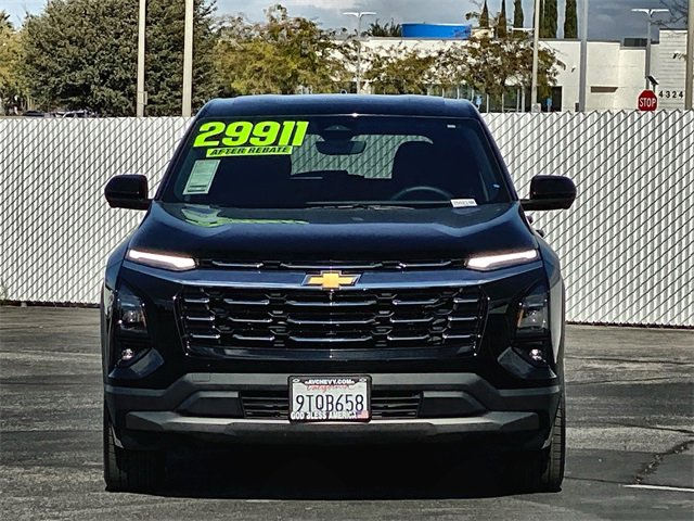 2025 Chevrolet Equinox LT photo 2