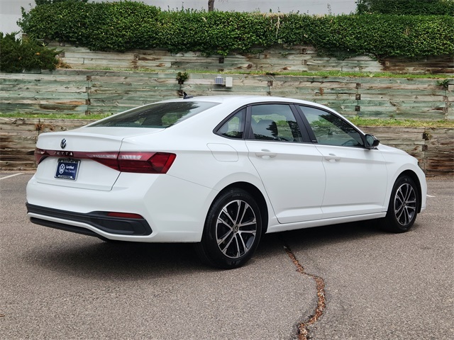 2025 Volkswagen Jetta 1.5T Sport photo 3