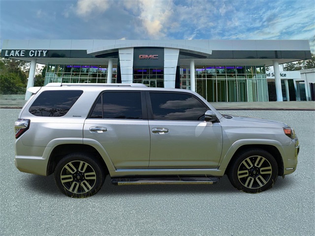 2015 Toyota 4Runner SR5 photo 2