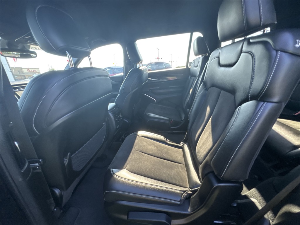 2022 Jeep Grand Cherokee Altitude photo 25