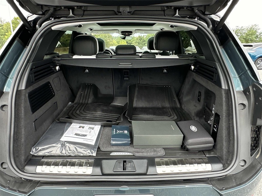 2025 Land Rover Range Rover Sport SE photo 9