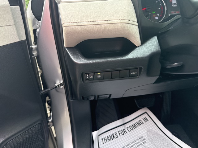 2019 Toyota RAV4 XLE Premium photo 13