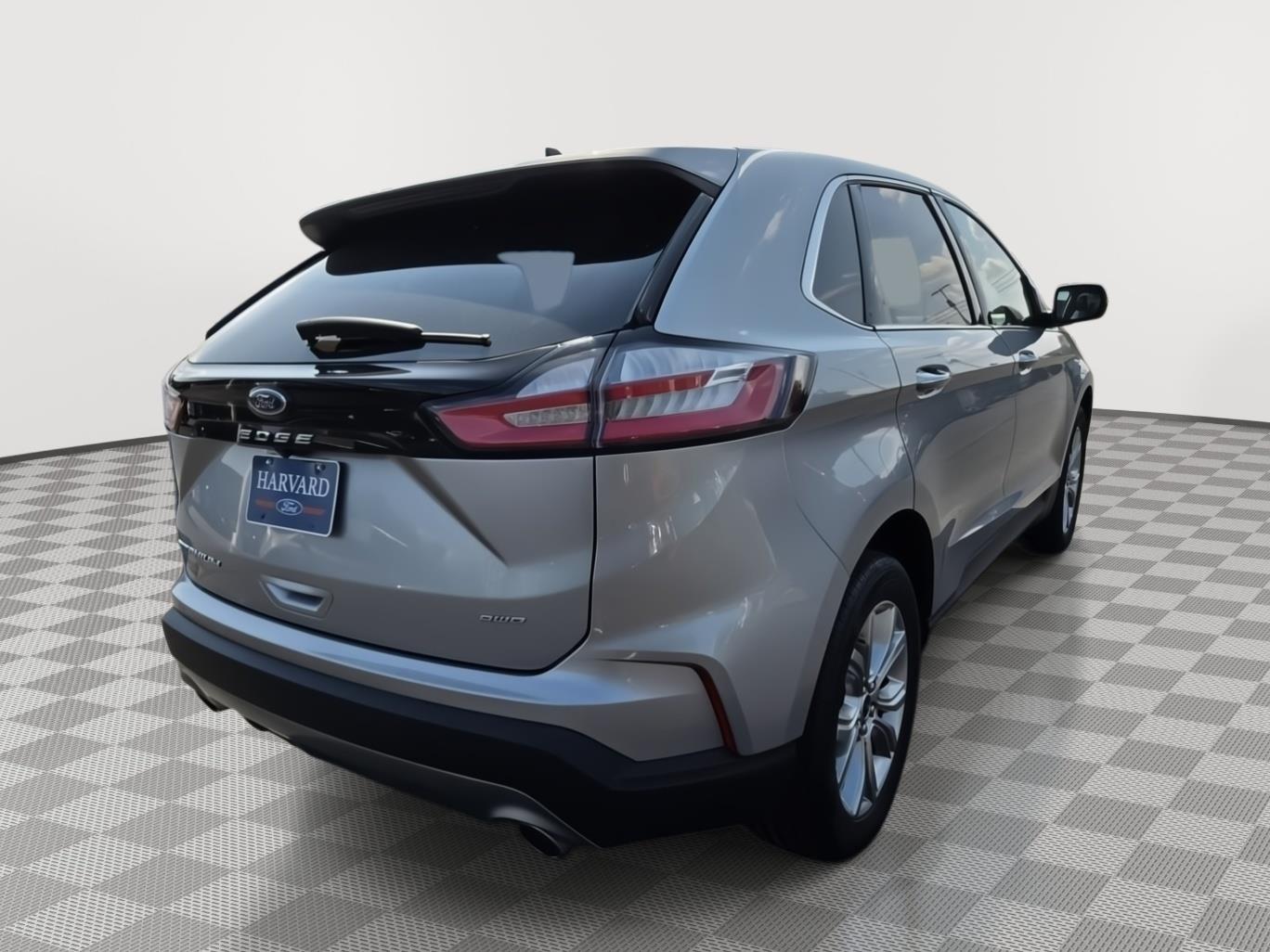 2024 Ford Edge Titanium photo 4