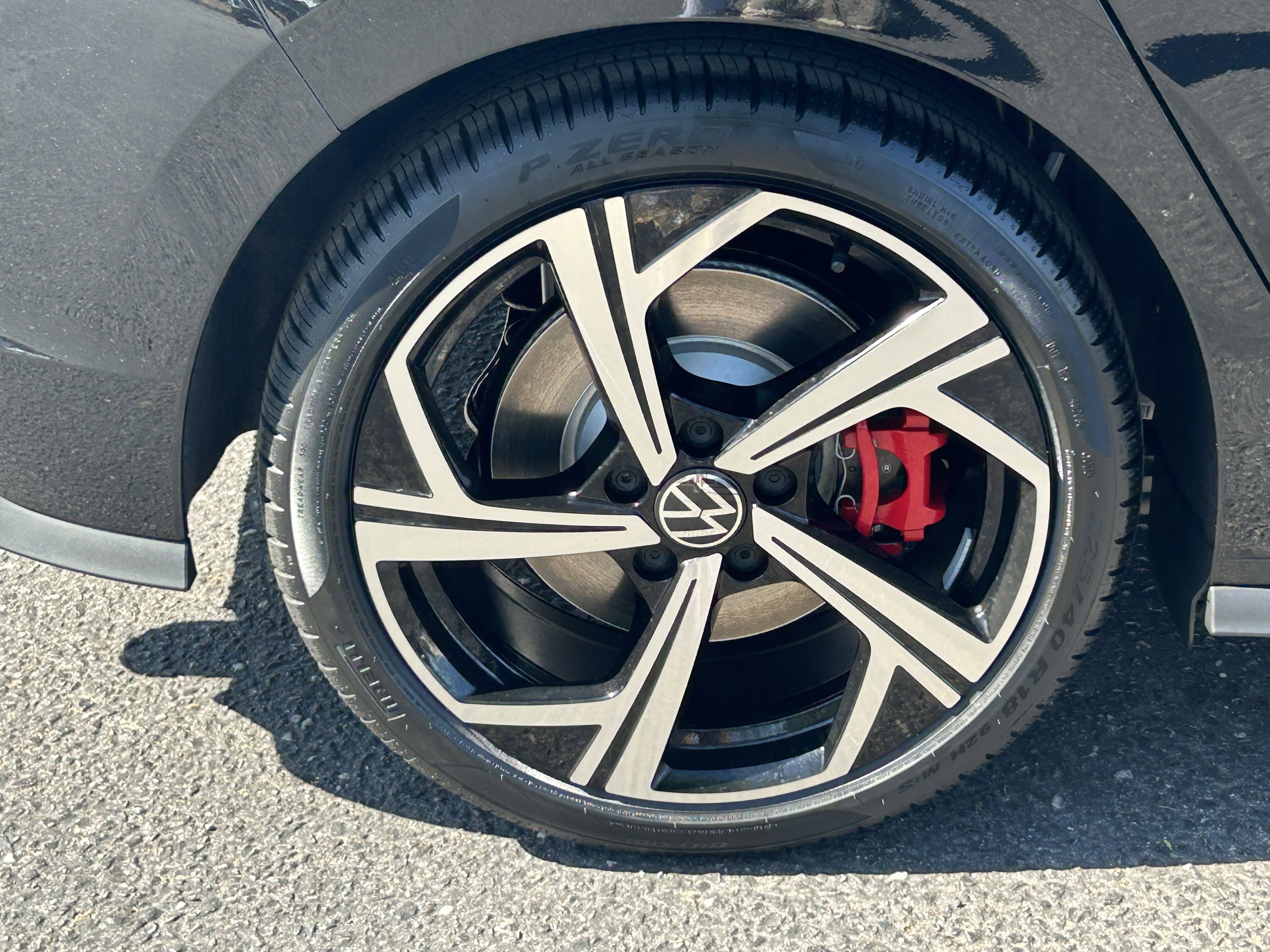 2025 Volkswagen Golf GTI SE photo 2