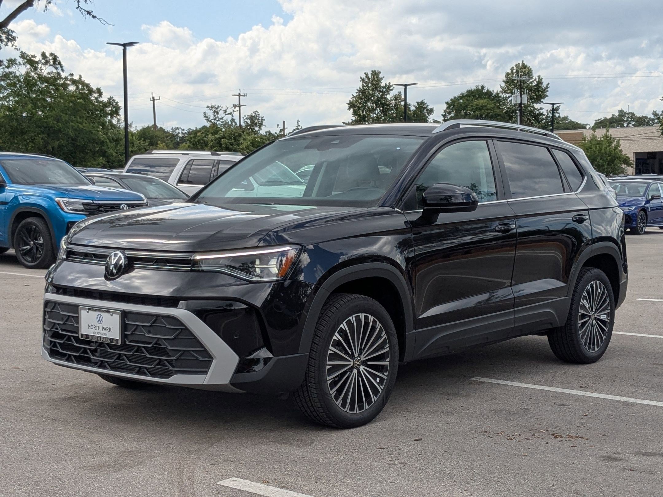 2025 Volkswagen Taos SE photo 2