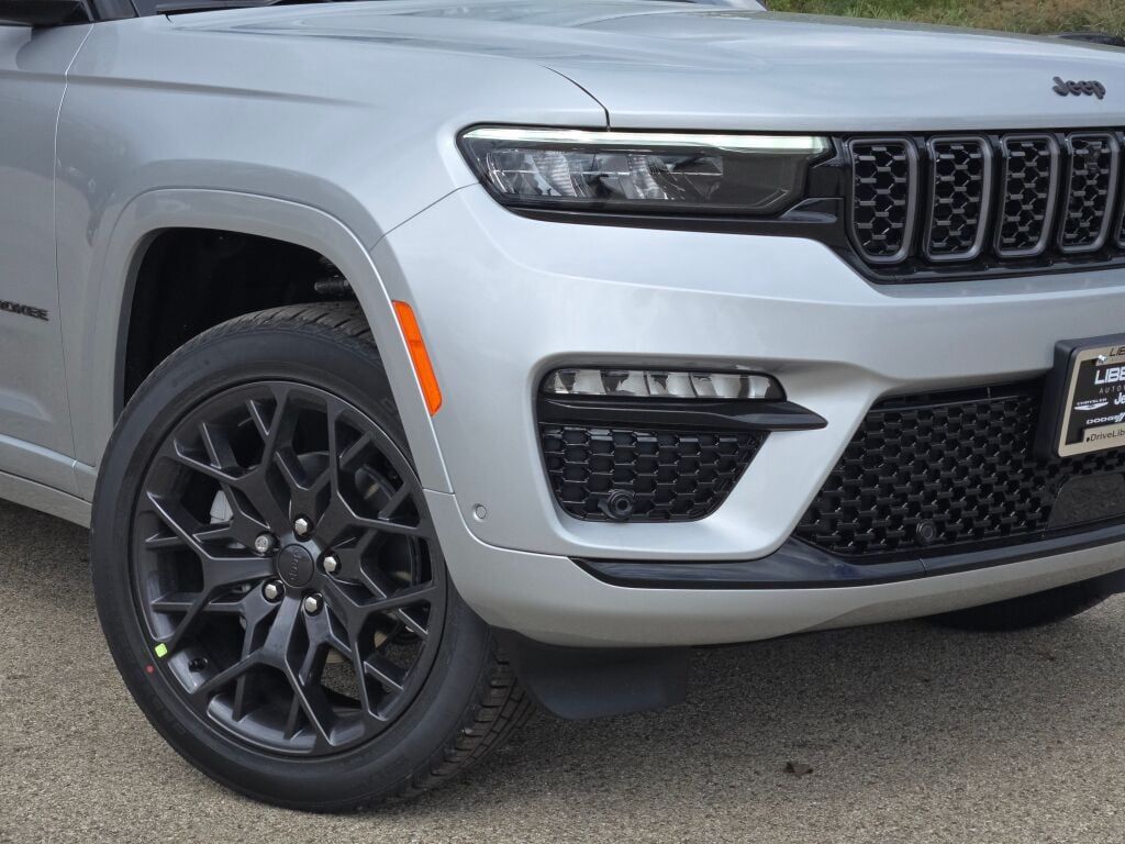 2025 Jeep Grand Cherokee Summit Reserve photo 3