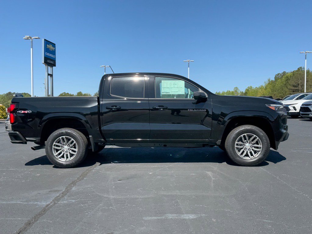 2025 Chevrolet Colorado Work Truck LT photo 2