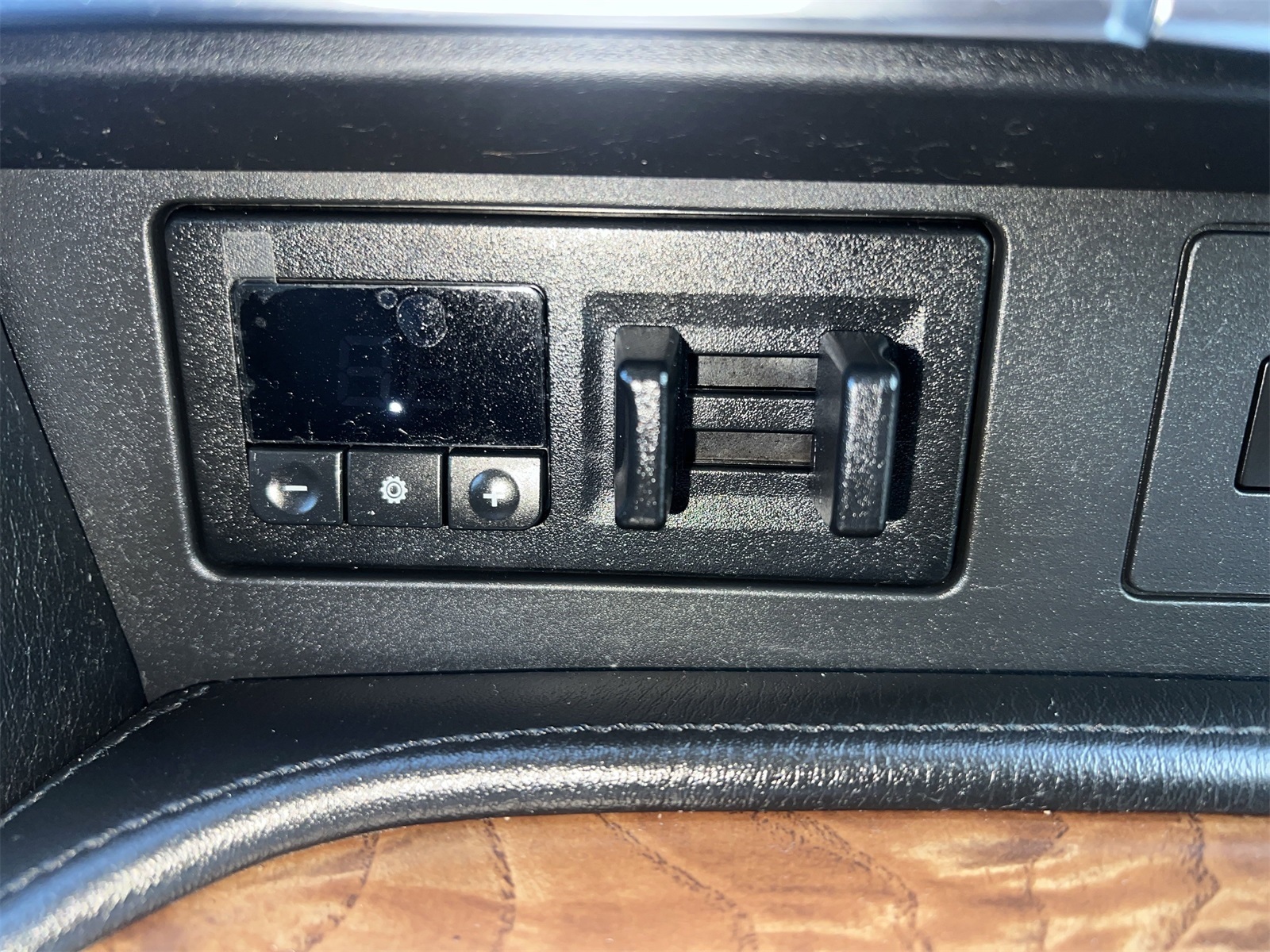 2021 Nissan Armada SL photo 6