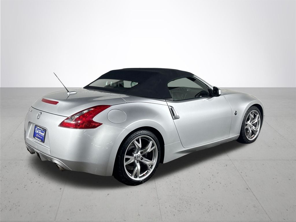 2011 Nissan 370Z Touring photo 6