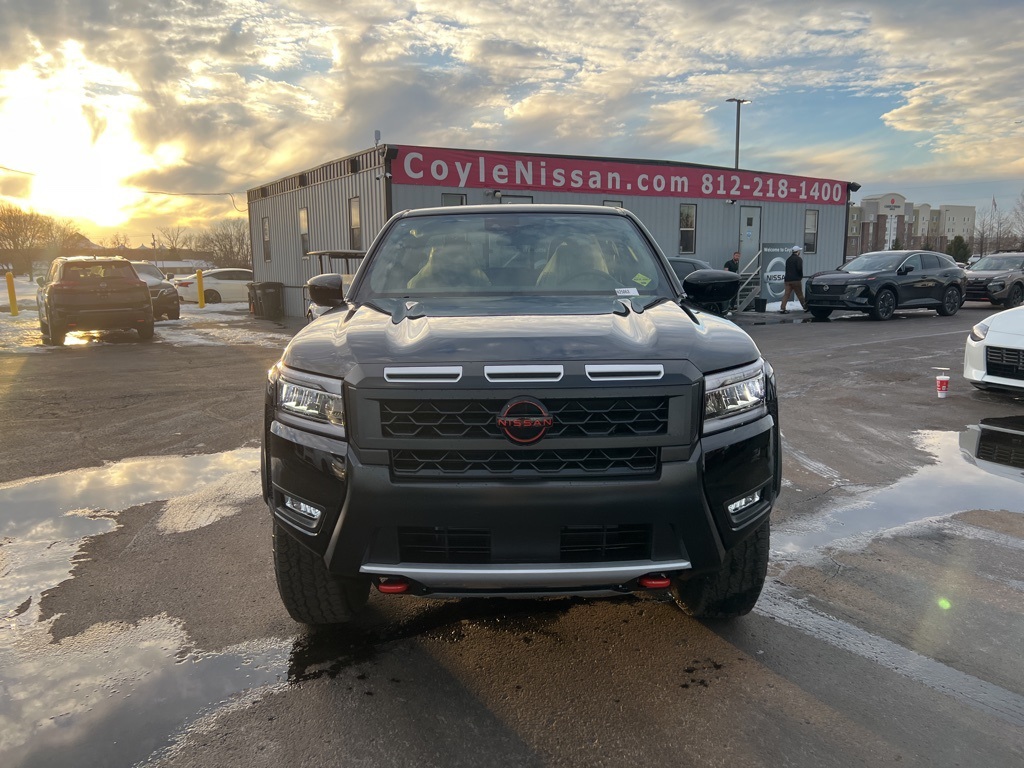 2025 Nissan Frontier PRO-4X photo 2