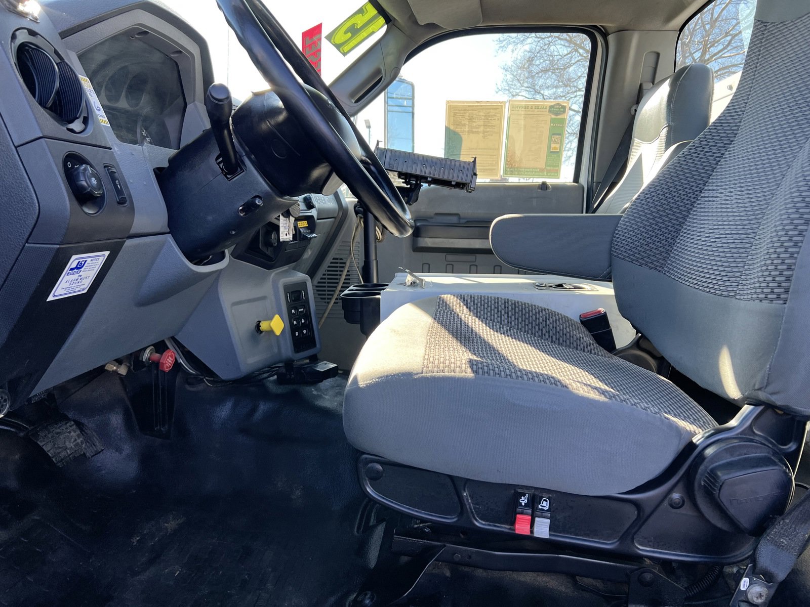2015 Ford F-750 photo 8