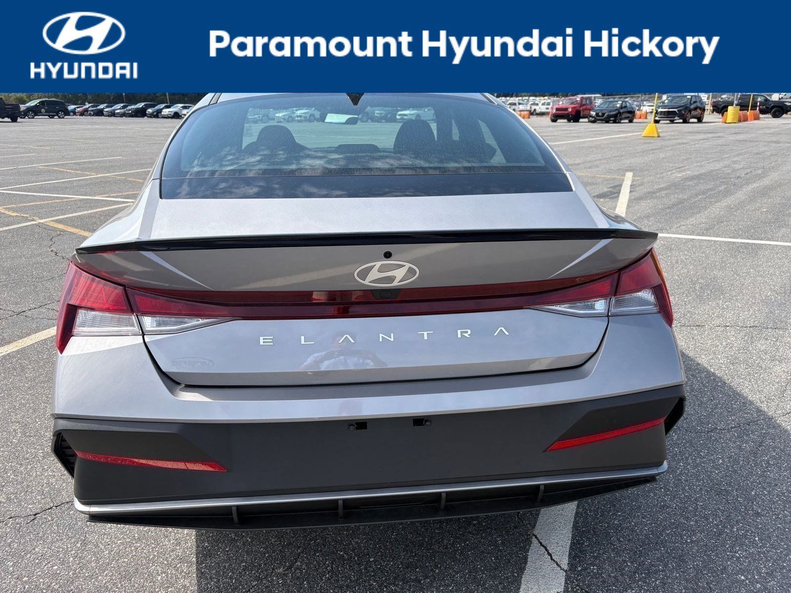 2025 Hyundai Elantra SEL Sport photo 4