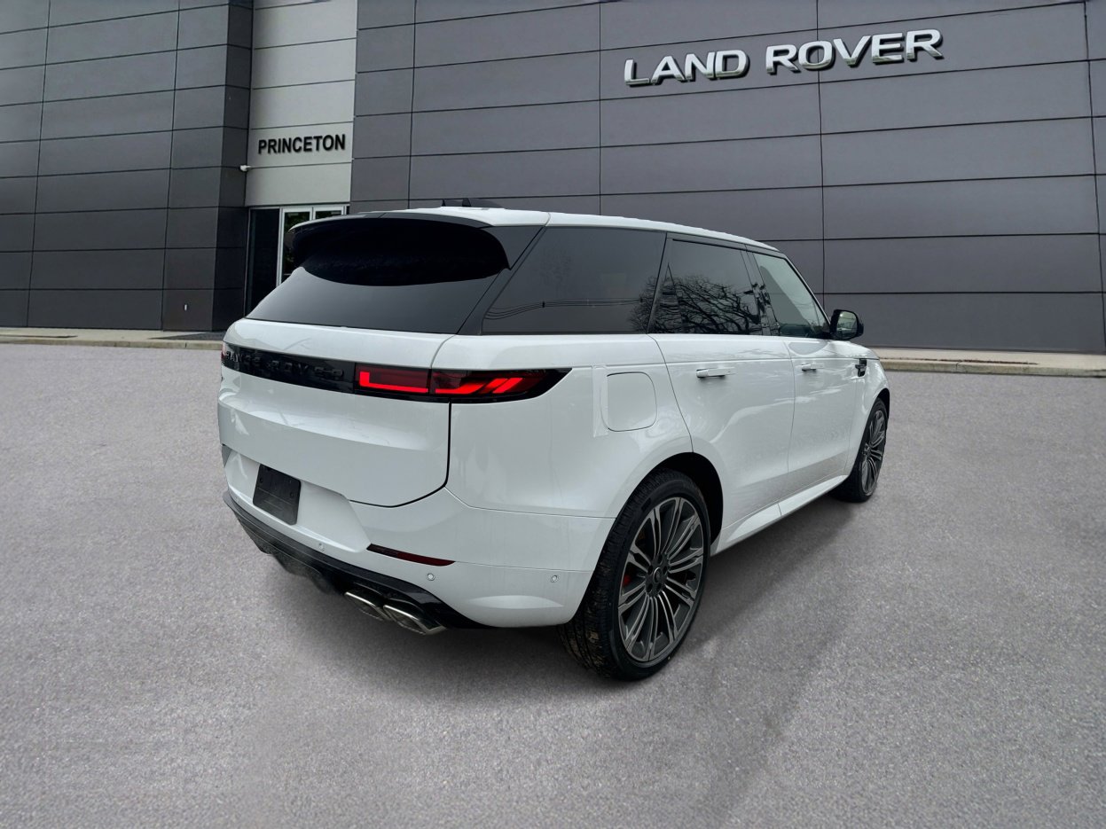 2025 Land Rover Range Rover Sport SE photo 5
