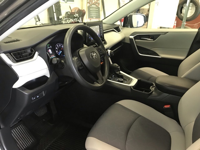 2022 Toyota RAV4 Hybrid XLE photo 12