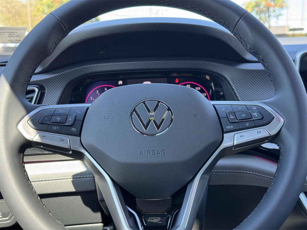 2026 Volkswagen Atlas Cross Sport SEL R-Line photo 17