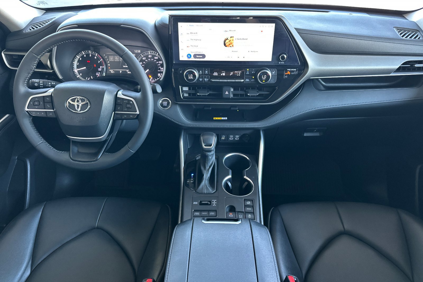 2023 Toyota Highlander L photo 12