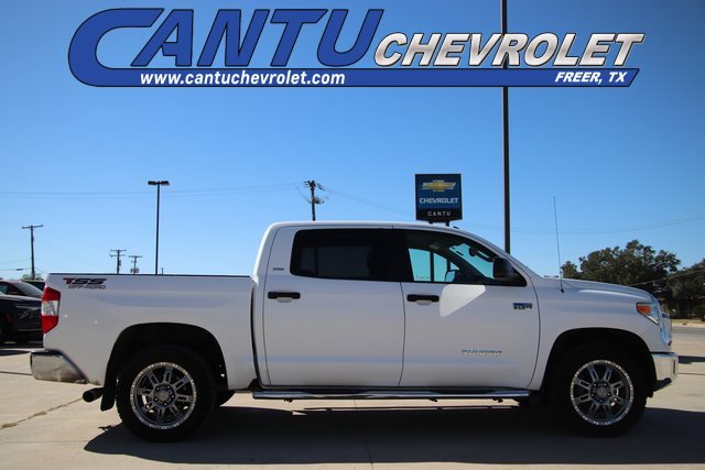 2016 Toyota Tundra SR5's photo