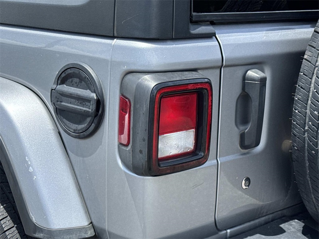 2020 Jeep Wrangler Unlimited Sahara photo 13