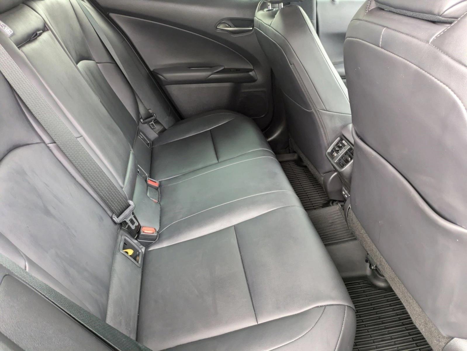 2021 Lexus UX 250h photo 19