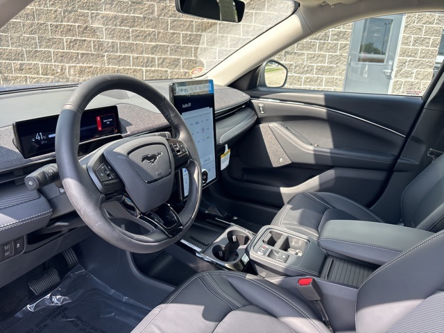 2025 Ford Mustang Mach-E Premium photo 16
