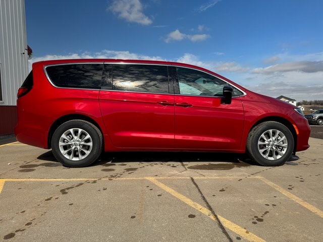 2025 Chrysler Pacifica photo 4
