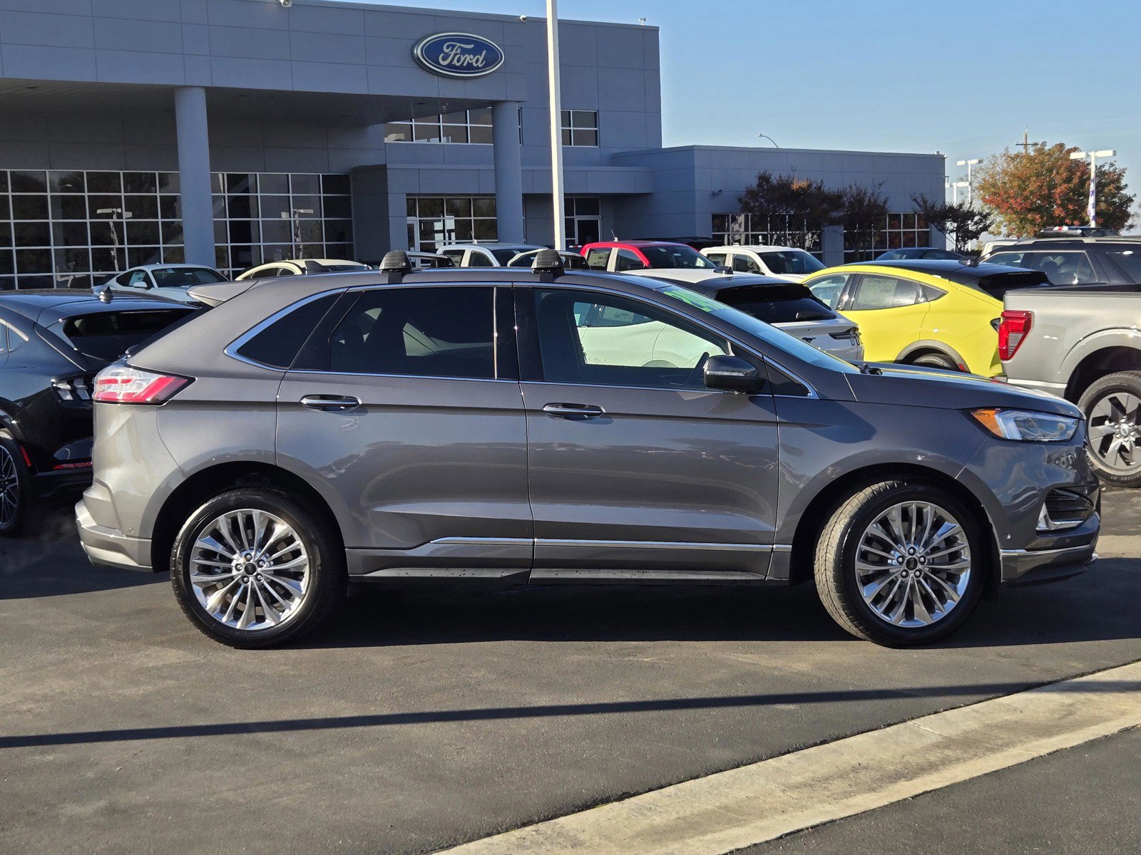 2022 Ford Edge Titanium photo 3