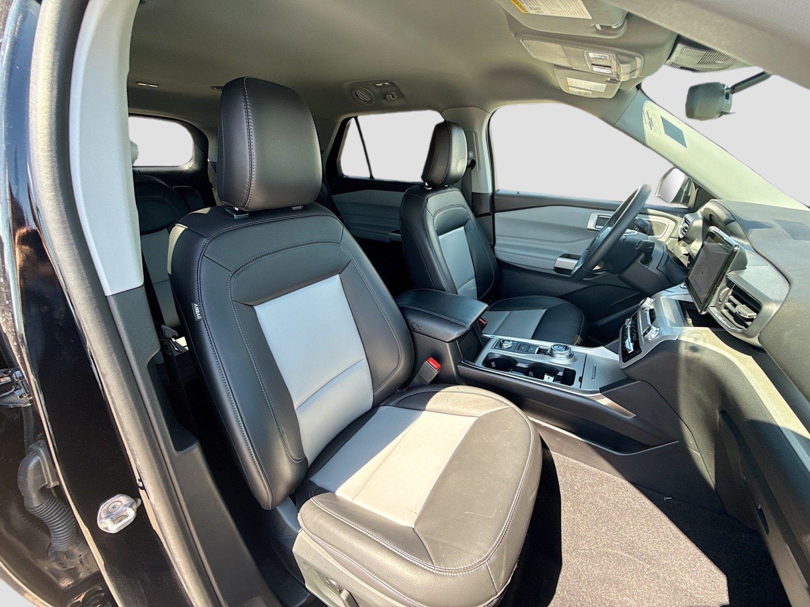2024 Ford Explorer XLT photo 27