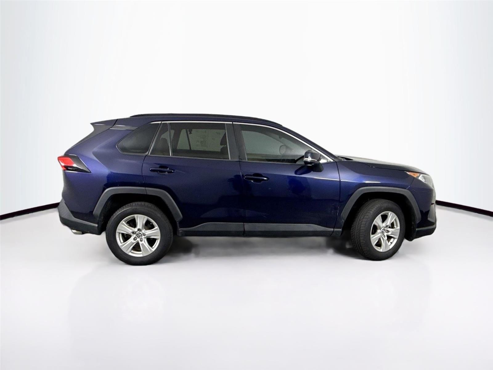 2020 Toyota RAV4 XLE photo 5