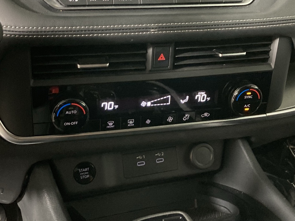 2024 Nissan Rogue SV photo 3