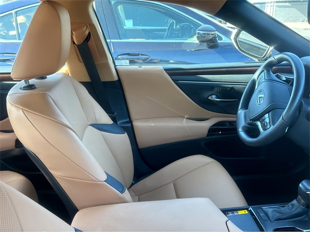 2025 Lexus ES 350 photo 4