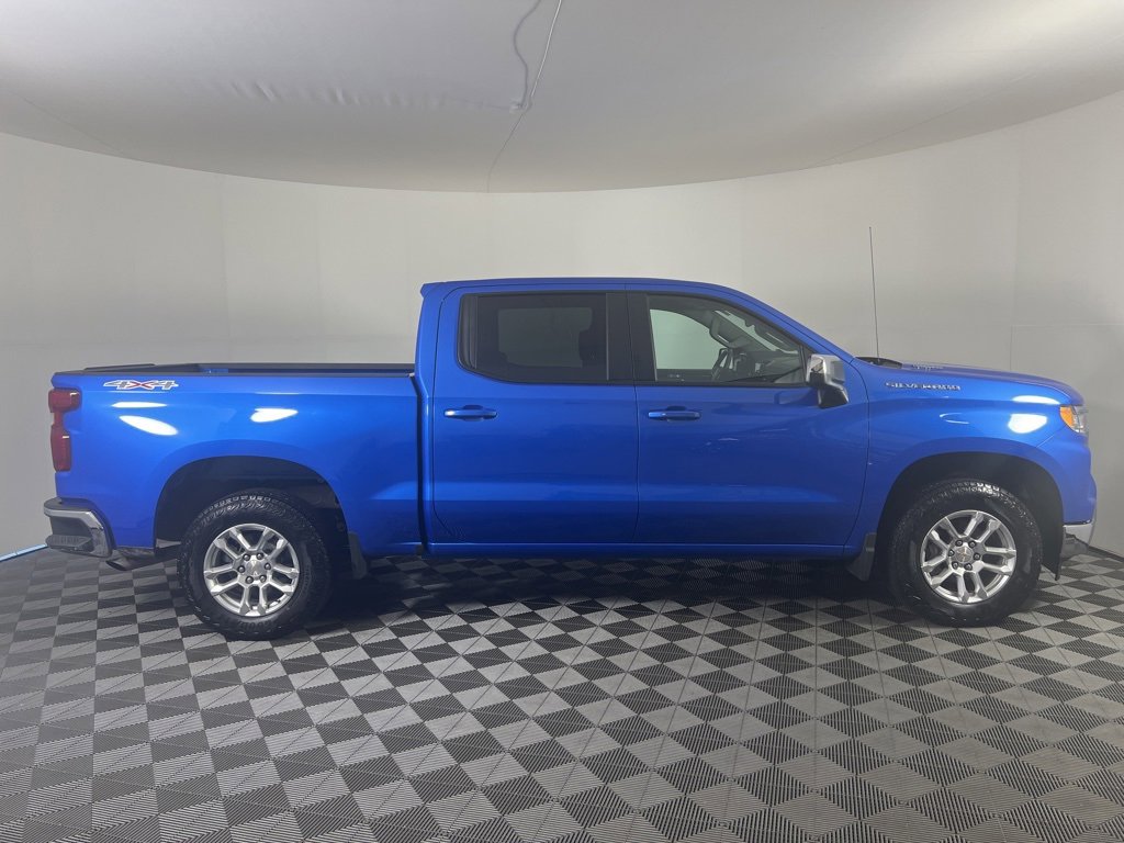 2025 Chevrolet Silverado 1500 LT photo 2