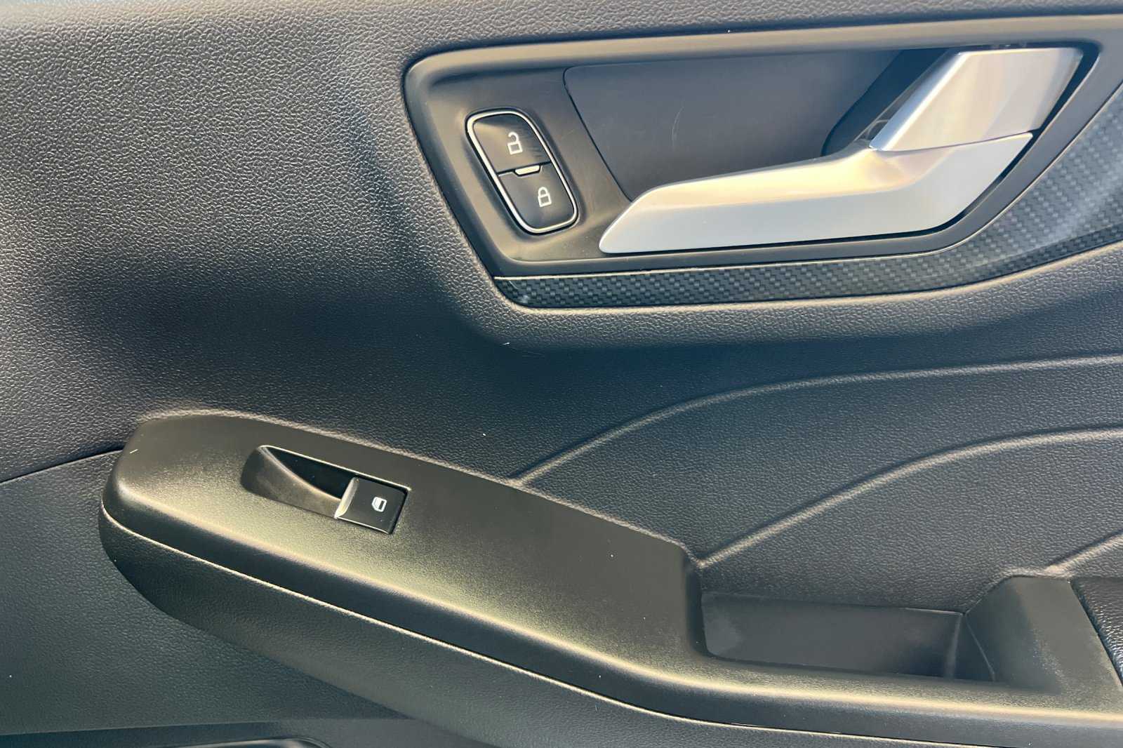2025 Ford Escape ST-Line photo 18