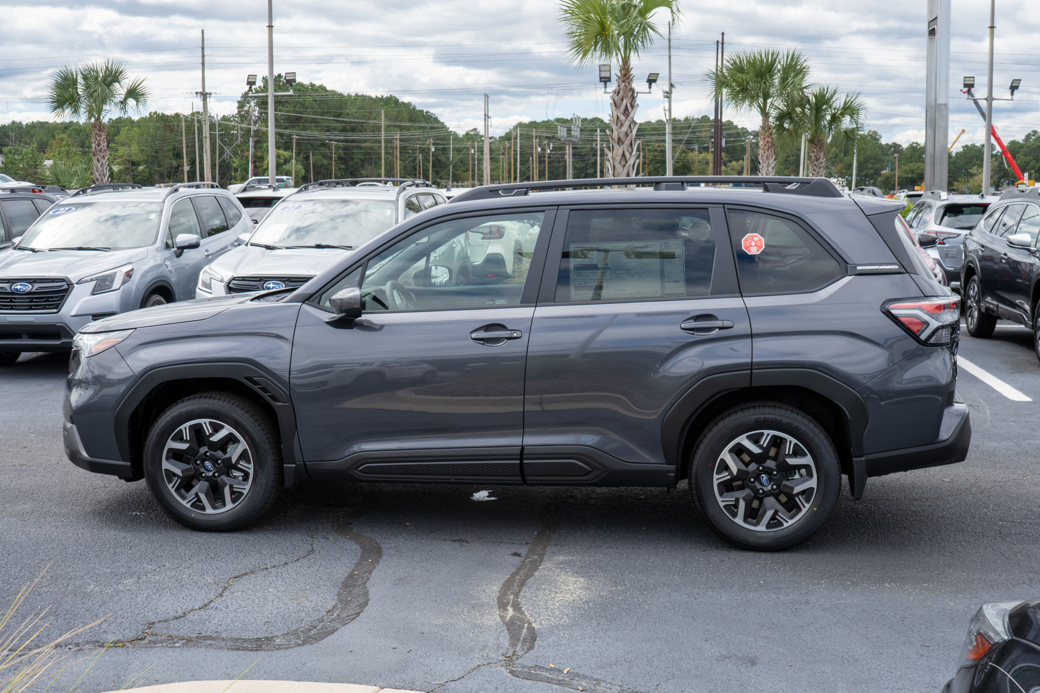 2025 Subaru Forester Premium photo 4