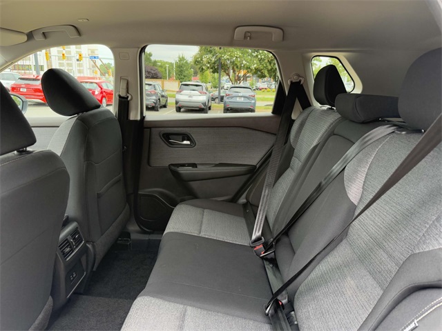 2023 Nissan Rogue SV photo 17