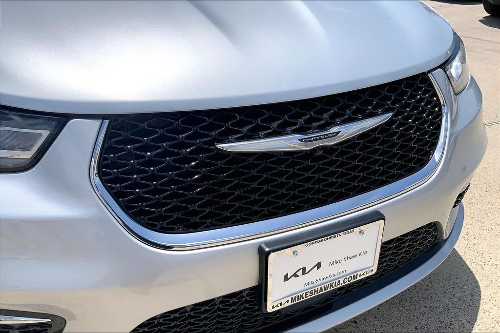 2024 Chrysler Pacifica Touring L photo 23