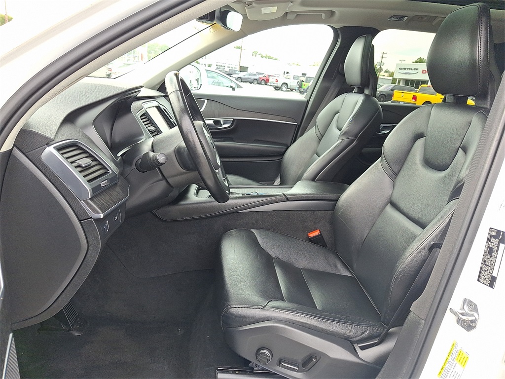 2020 Volvo XC90 T5 Momentum photo 14