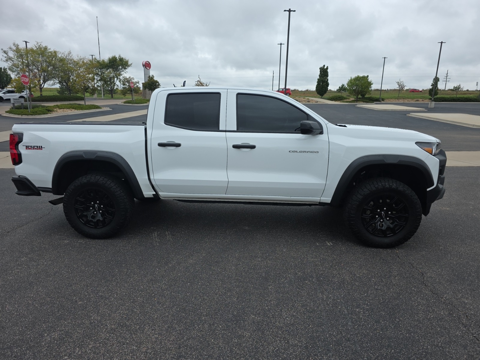 2024 Chevrolet Colorado Trail Boss photo 2