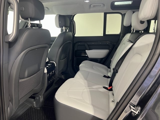2025 Land Rover Defender 110 V8 photo 20